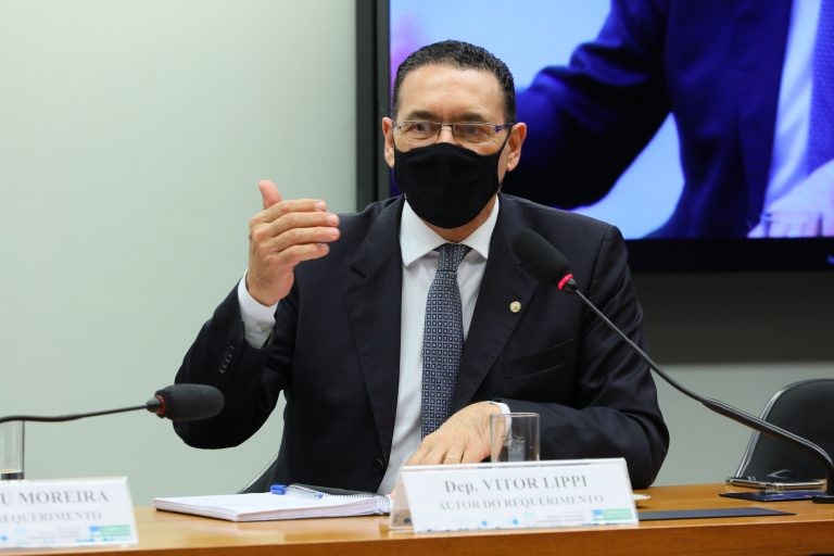 Comissão aprova projeto que exige alerta sobre uso prolongado de TV, computador e celular pelas crianças