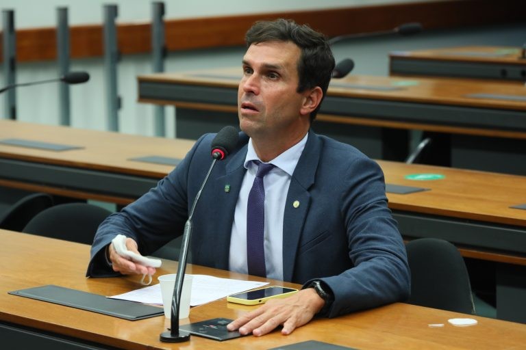 Comissão aprova vagas para filhos estudarem na mesma escola onde os pais trabalham