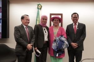 Deputadas compartilham com comitiva da Indonésia experiências de combate à violência contra mulheres
