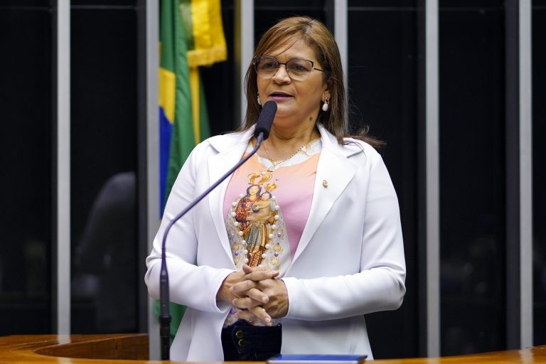 Leite sanciona duas leis propostas por deputados e três projetos do Executivo