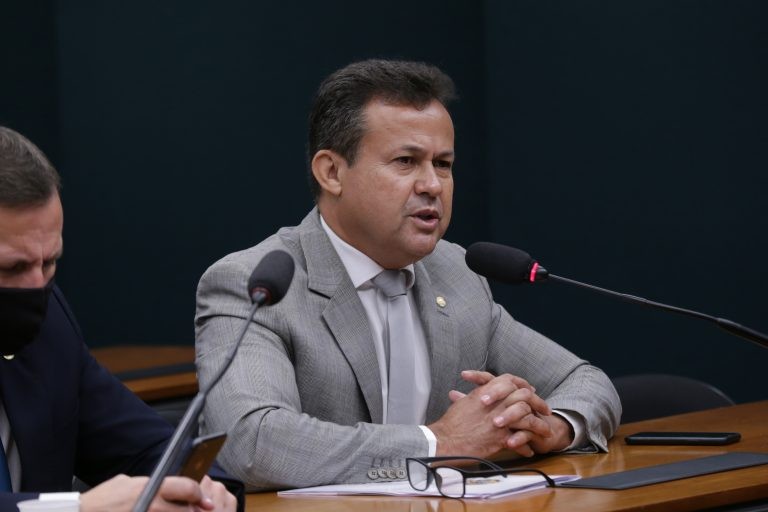 Comissão aprova inclusão de pessoa que comete violência contra mulher em base de dados do governo