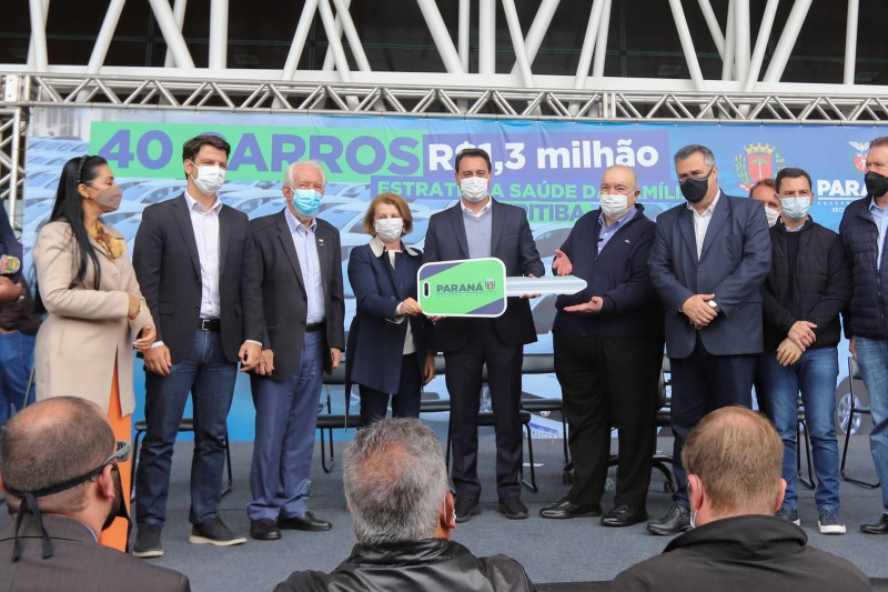 Governador entrega 40 carros para reforçar atendimento da Saúde em Curitiba