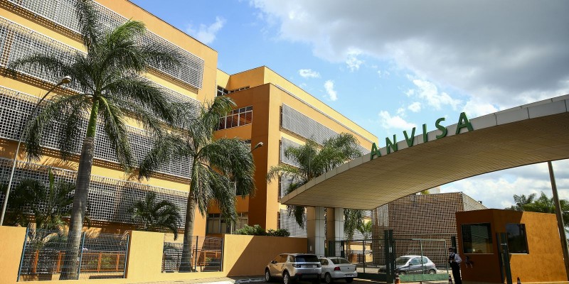 Paraná receberá nos próximos dias doses de reforço para trabalhadores da saúde e idosos