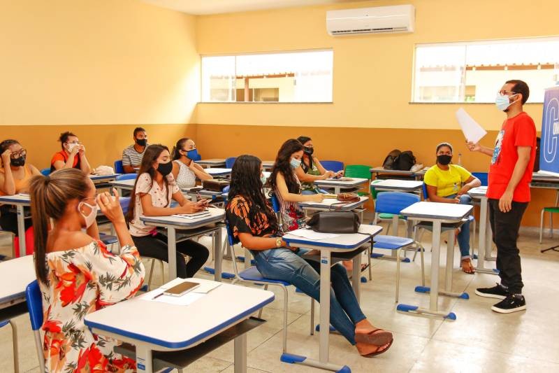 Escola de soldados da BM de Porto Alegre capacita alunos em Libras