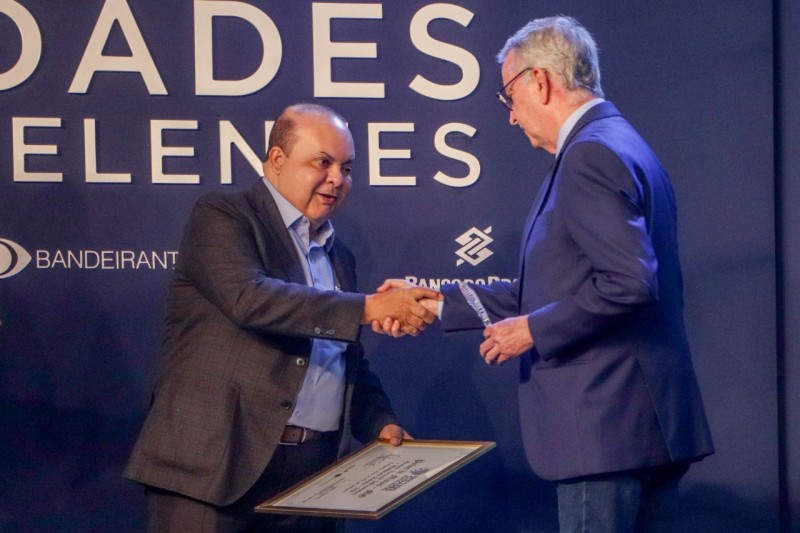 Governador Ibaneis Rocha participa de homenagem a prefeitos