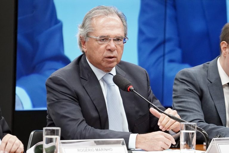 Comissões ouvem Paulo Guedes sobre empresa em paraíso fiscal nesta terça