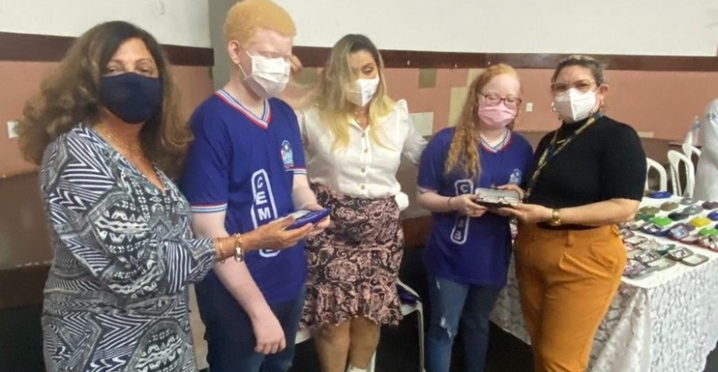 Estudantes e professores da rede estadual de Salvador são contemplados com óculos gratuitos