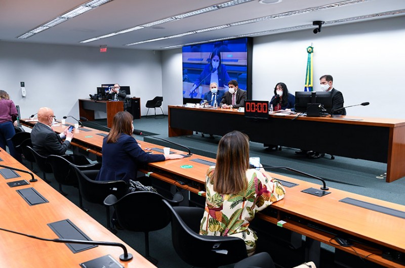 Com intermédio da Emater, agricultores de Porto de Moz recebem recursos do Pronaf para incrementar produção de farinha