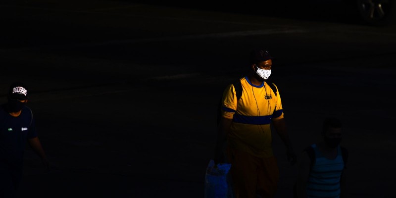 Pandemia: DF retira obrigatoriedade de máscaras em locais abertos