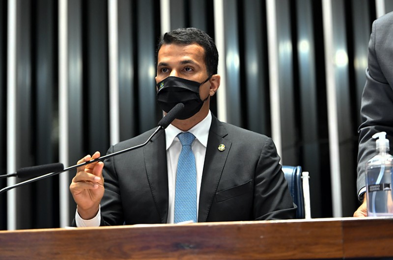 Unicentro abre 143 vagas para professores temporários; inscrições vão até sexta-feira