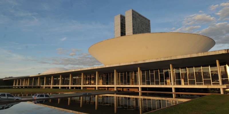 Conselho de Ética adia análises contra Luís Miranda e Ricardo Barros