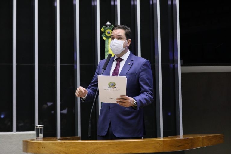 Comissão aprova limite para alíquotas de ICMS de combustíveis nos estados