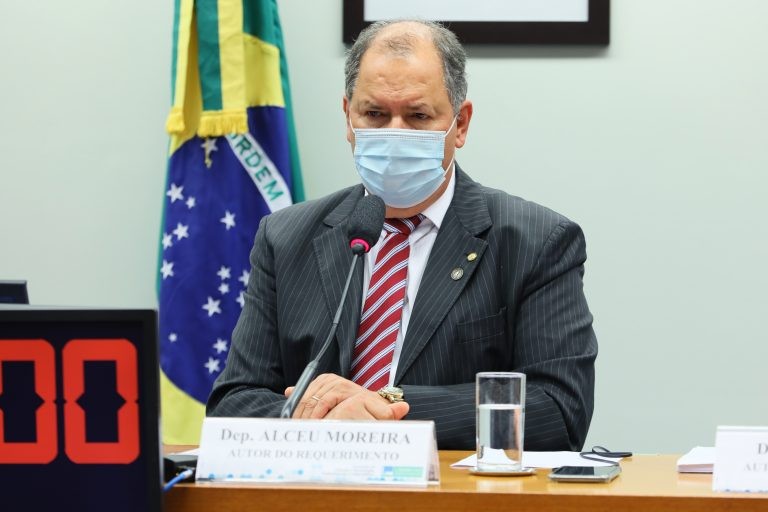 Proposta prevê regras tributárias para contratos de publicidade virtual