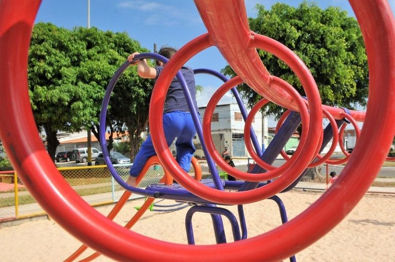 Comissão discute projeto que cria política para pessoas com déficit de atenção