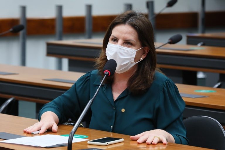 Comissão aprova proposta que prevê testagem em massa de pacientes com sintomas de Covid-19