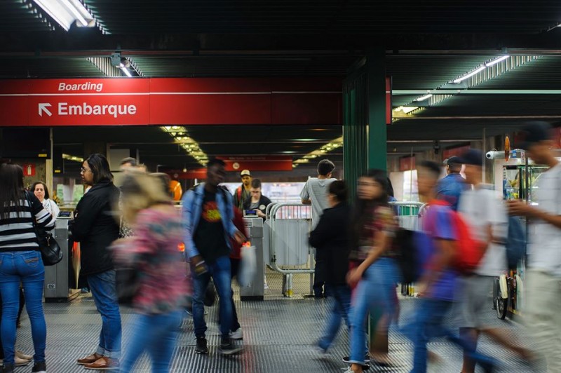Metrô recebe exposição “Pessoas com Diferentes Sonhos”