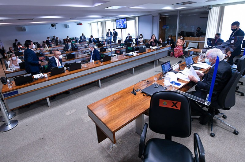 Debatedores defendem doação de imóveis da União para estados e municípios