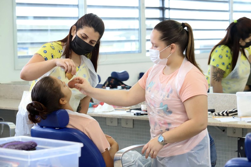 Projeto Jovem Aprendiz da Portos do Paraná forma alunos das comunidades do Litoral