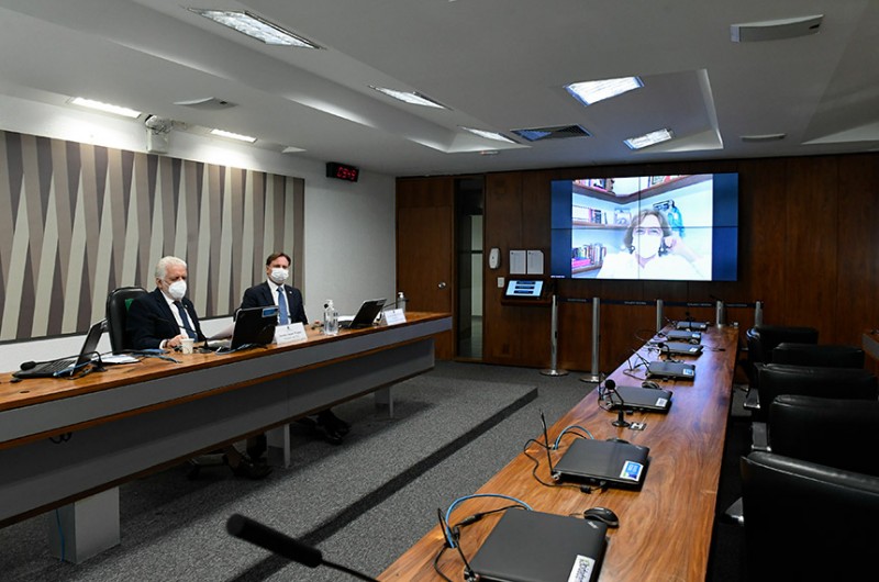 Deputados aprovam emenda que prevê quarentena eleitoral para juízes e policiais; acompanhe