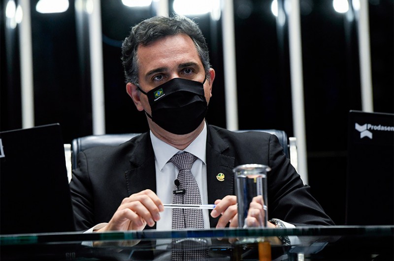 Tolentino diz não ter relação com FIB Bank e é desmentido na CPI