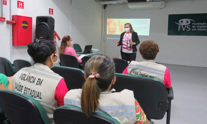 Palestra sobre importância do autoexame das mamas encerra programação do Outubro Rosa na FVS-RCP