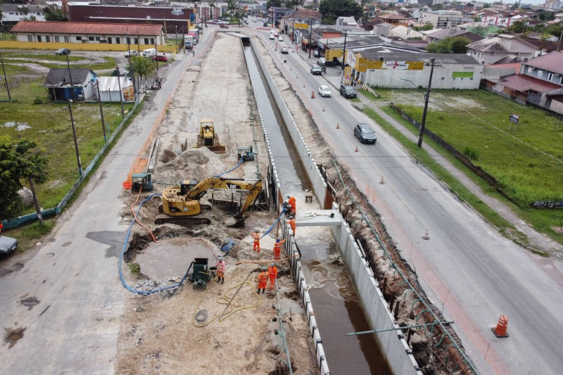 Trânsito em Matinhos continua com desvios para obra de duplicação da PR-412