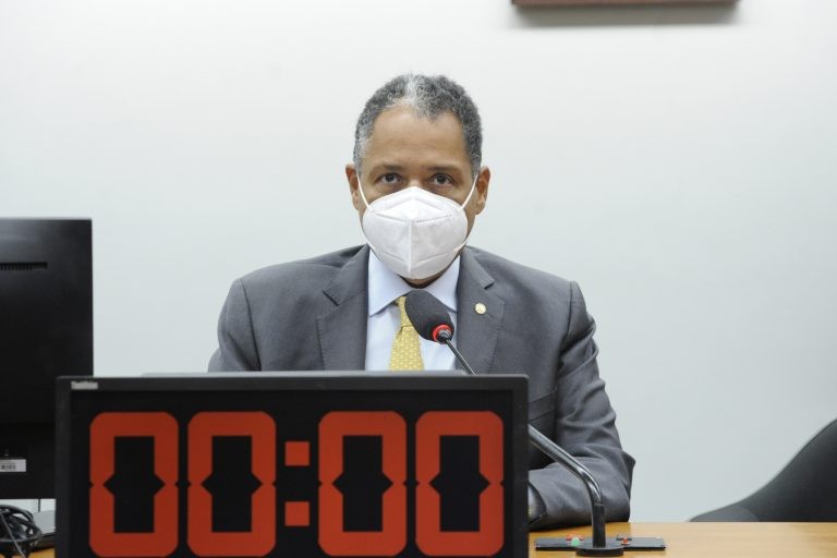 Poupatempo atende interessados em ingressar na rede pública de ensino