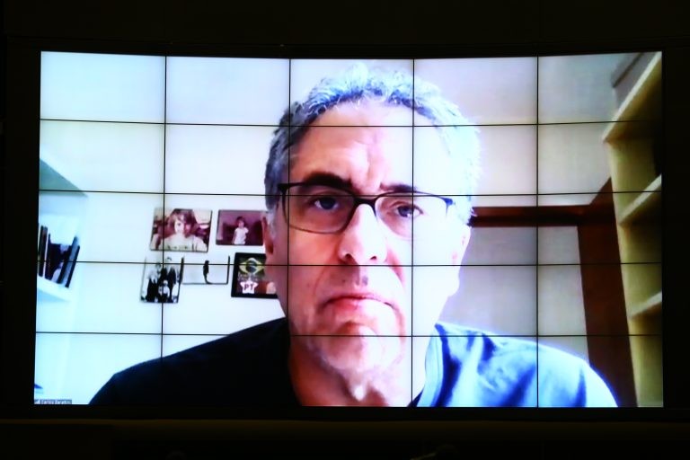 Governo se compromete a repor no Orçamento recursos de bolsas de estudo e pesquisa científica