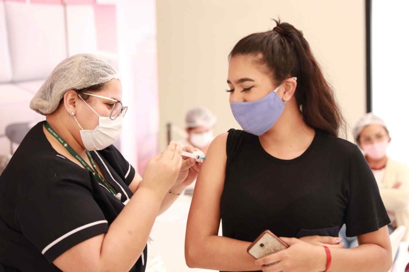 Vacina Amazonas: mais de 3 mil doses foram aplicadas no terceiro dia de ação nos shoppings de Manaus