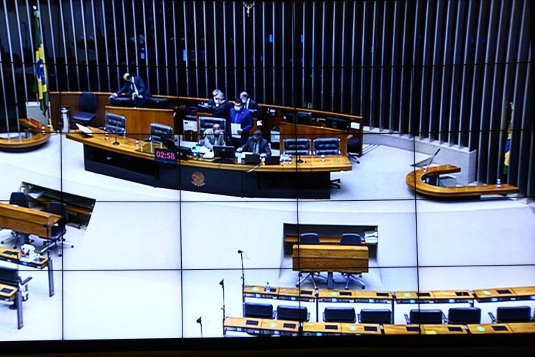 Senadores voltam a cobrar sabatina de André Mendonça na CCJ