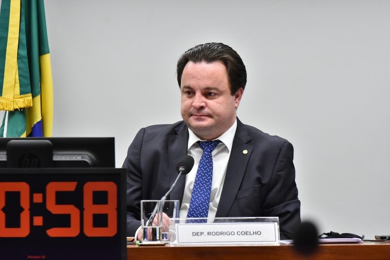 Comissão aprova o uso, pelas forças de segurança, de carros recolhidos por adulteração