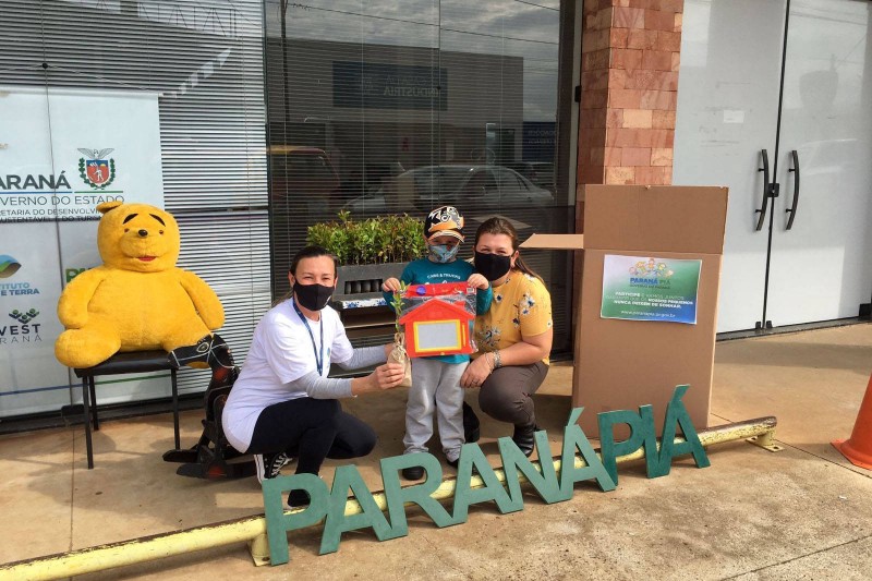 IAT arrecada mais de 4,3 mil brinquedos com distribuição de mudas