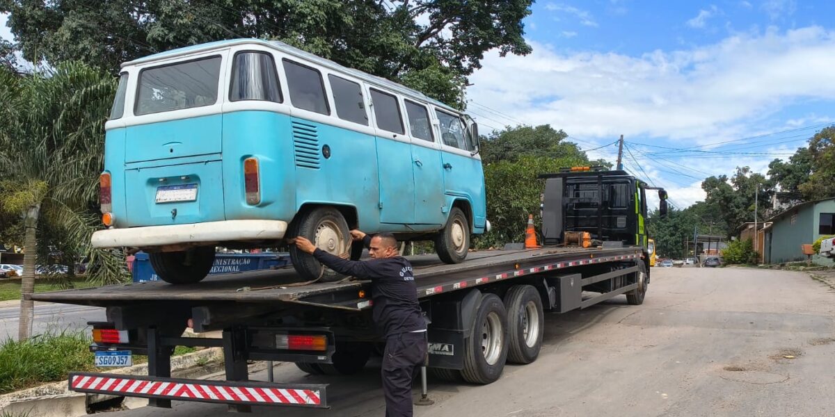 Detran flagra transporte escolar clandestino com crianças sem cinto no DF