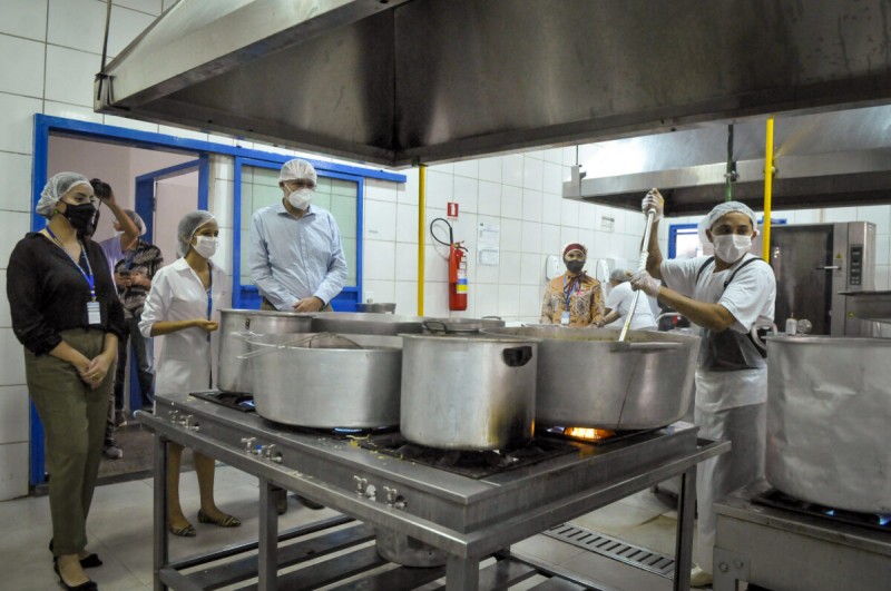 Representante da ONU visita restaurante comunitário de São Sebastião
