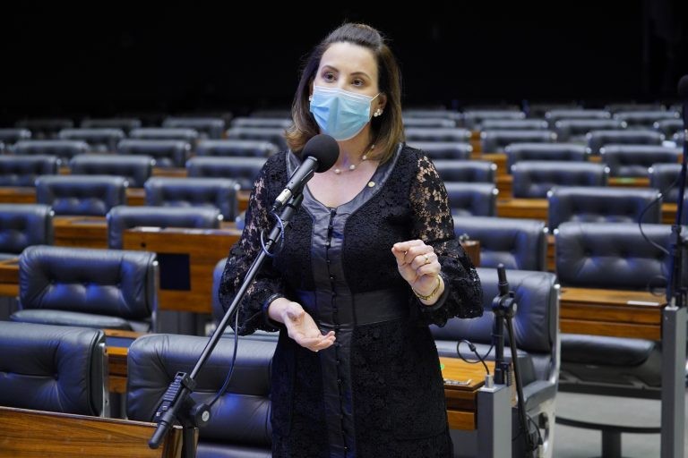 Comissão aprova incentivo à indústria de alimento que reduzir sal e açúcar dos produtos