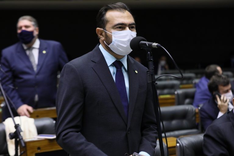 Câmara pode continuar votação da PEC dos Precatórios nesta terça-feira