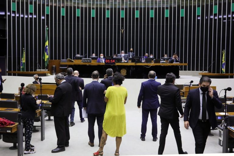 Deputados aprovam texto-base do novo Código Eleitoral; acompanhe