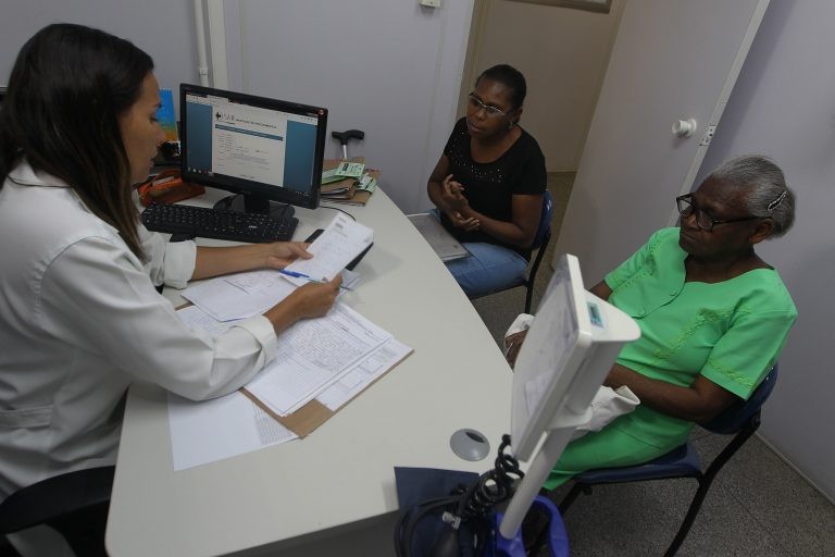 Comissão debate projeto que cria prontuário eletrônico único