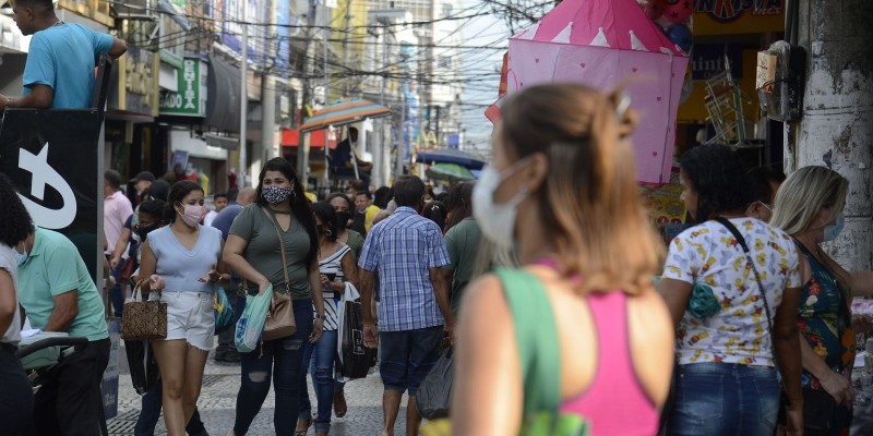 Brasil registra mais 15.591 casos de covid-19 e 451 mortes em 24 horas
