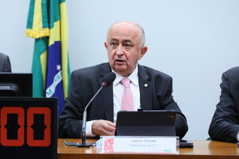 Comissão aprova projeto que facilita venda de veículo apreendido por contrabando