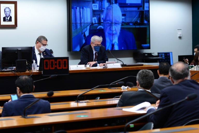 Debatedores sugerem diretrizes mais claras para a política de defesa nacional