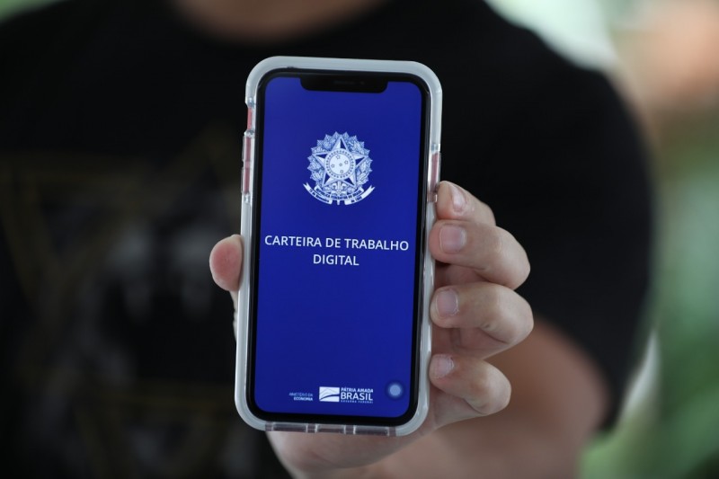 “Um sentimento de liberdade”, comemora médica ao receber dose de reforço em ação do Governo do Amazonas