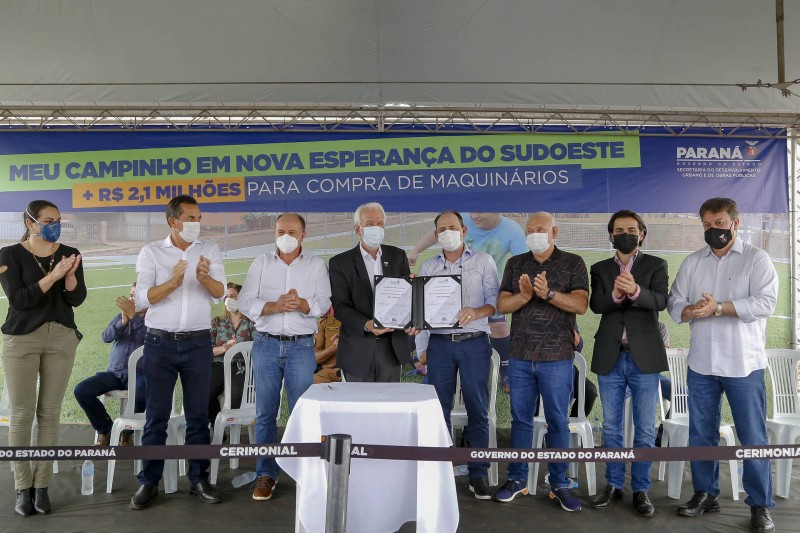 Em Nova Esperança do Sudoeste, Piana inaugura Meu Campinho e anuncia investimentos de R$ 9,1 milhões