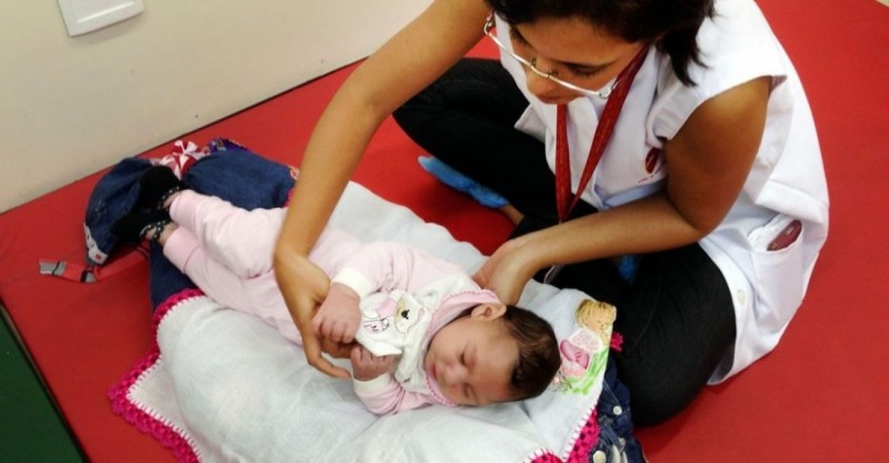 Crianças com microcefalia causada por zika têm alteração no desenvolvimento neurológico