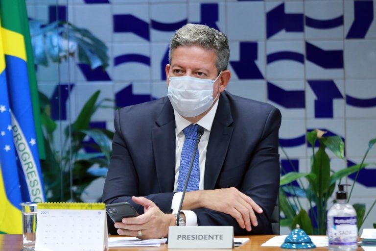 Lira diz que a PEC dos Precatórios combate o pior problema econômico do País, que é a fome