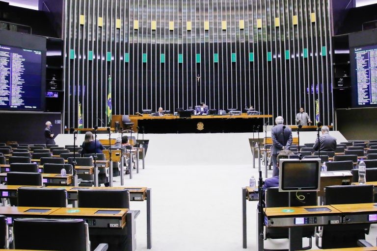 Câmara pode votar nesta quarta-feira MP que criou o programa de renda Auxílio Brasil