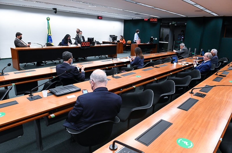 Transferências a estados e municípios crescem R$ 1,3 bi nas emendas individuais ao Orçamento