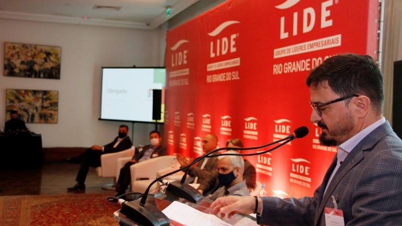 Secretário Danrlei entrega ao governador o Plano Estadual do Esporte e Lazer