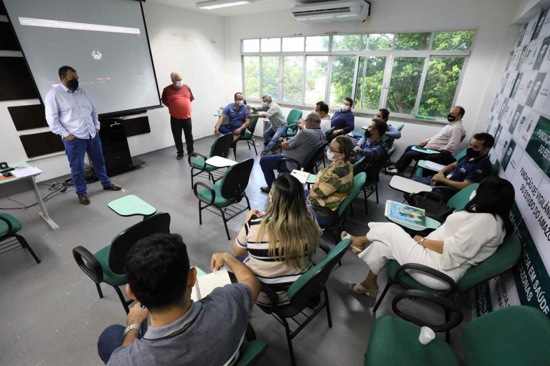 Paraná recebe 79,5 mil vacinas nesta quarta-feira; mais 87 mil chegam na quinta