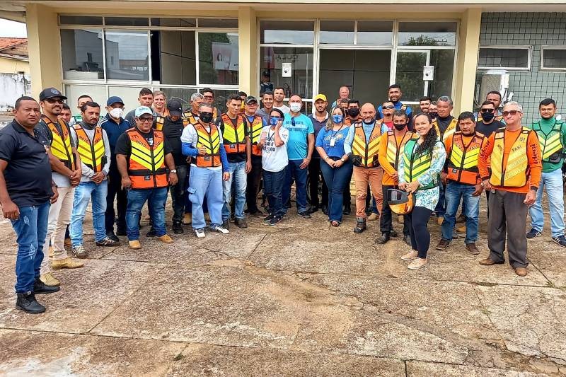 Detran encerra curso para cerca de 200 mototaxistas de Altamira